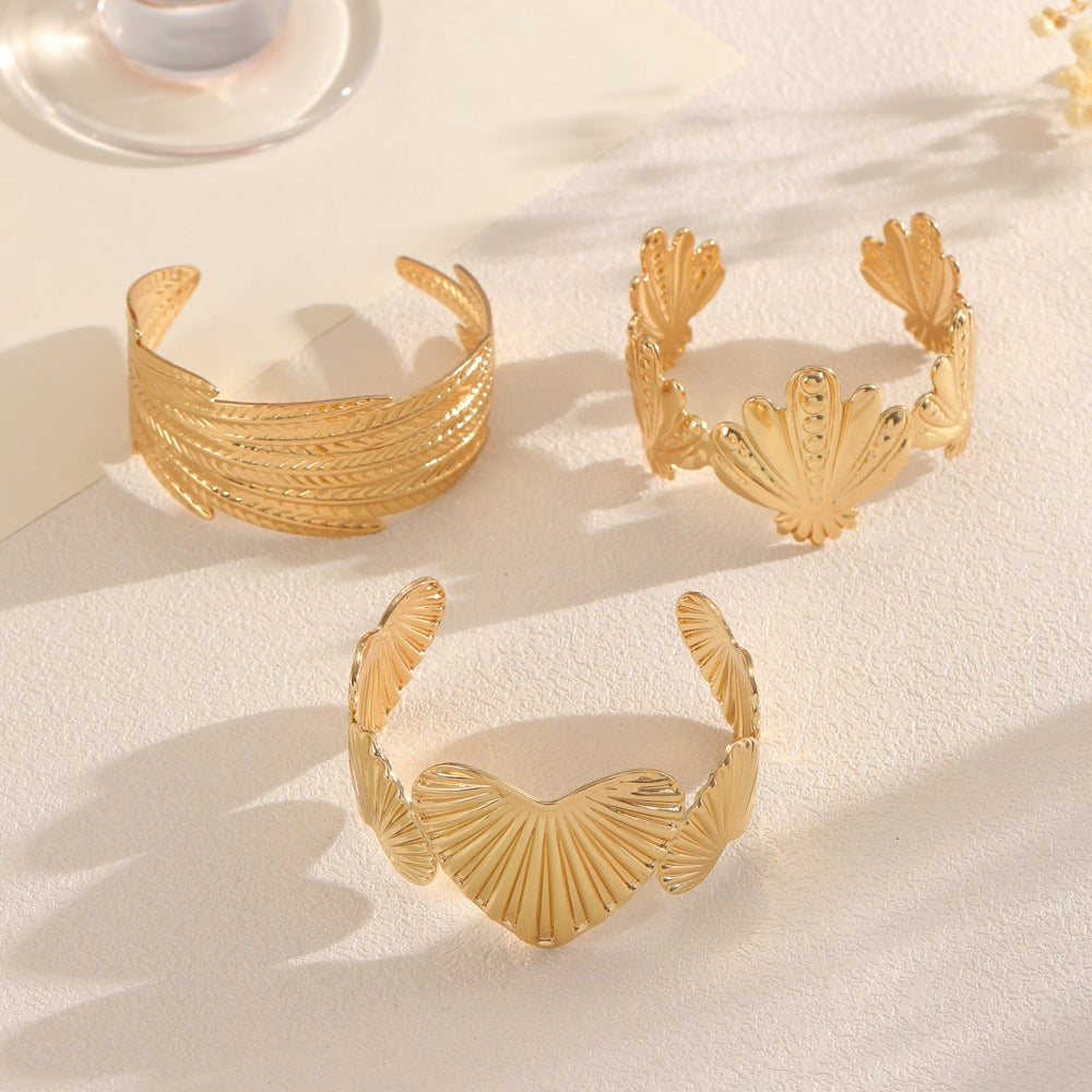 Women Open Bangle with Artistic Shell Design Nin Boutique
