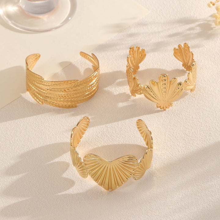 Women Open Bangle with Artistic Shell Design Nin Boutique