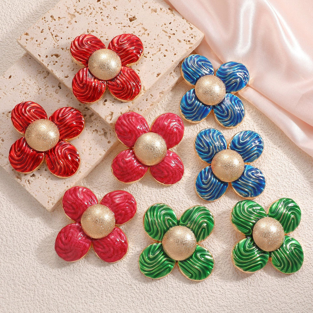 Ladies earrings in elaborate flower pattern Nin Boutique