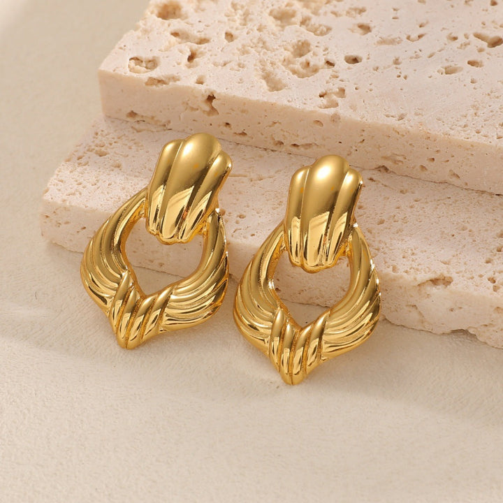 Ladies earrings with modern spiral pattern Nin Boutique