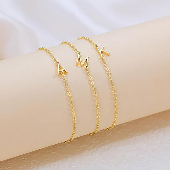 Women’s ankle bracelet with personalized initial and sparkling zirconia detail Nin Boutique