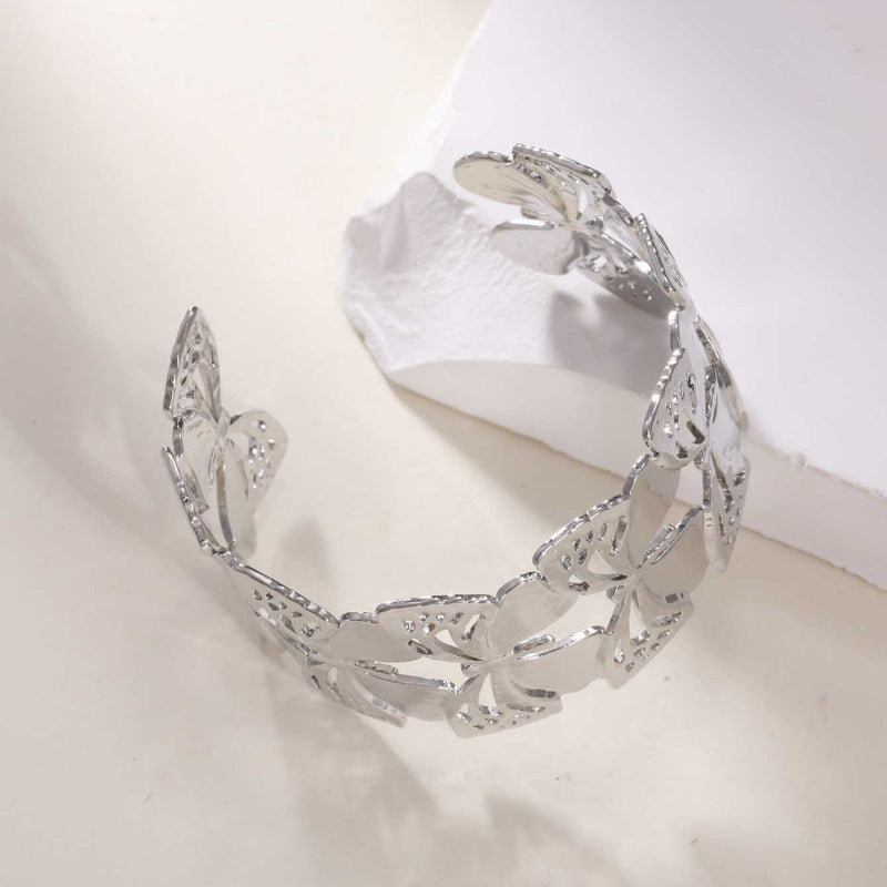 Women's Open Bangle with Elegant Wave Design Nin Boutique