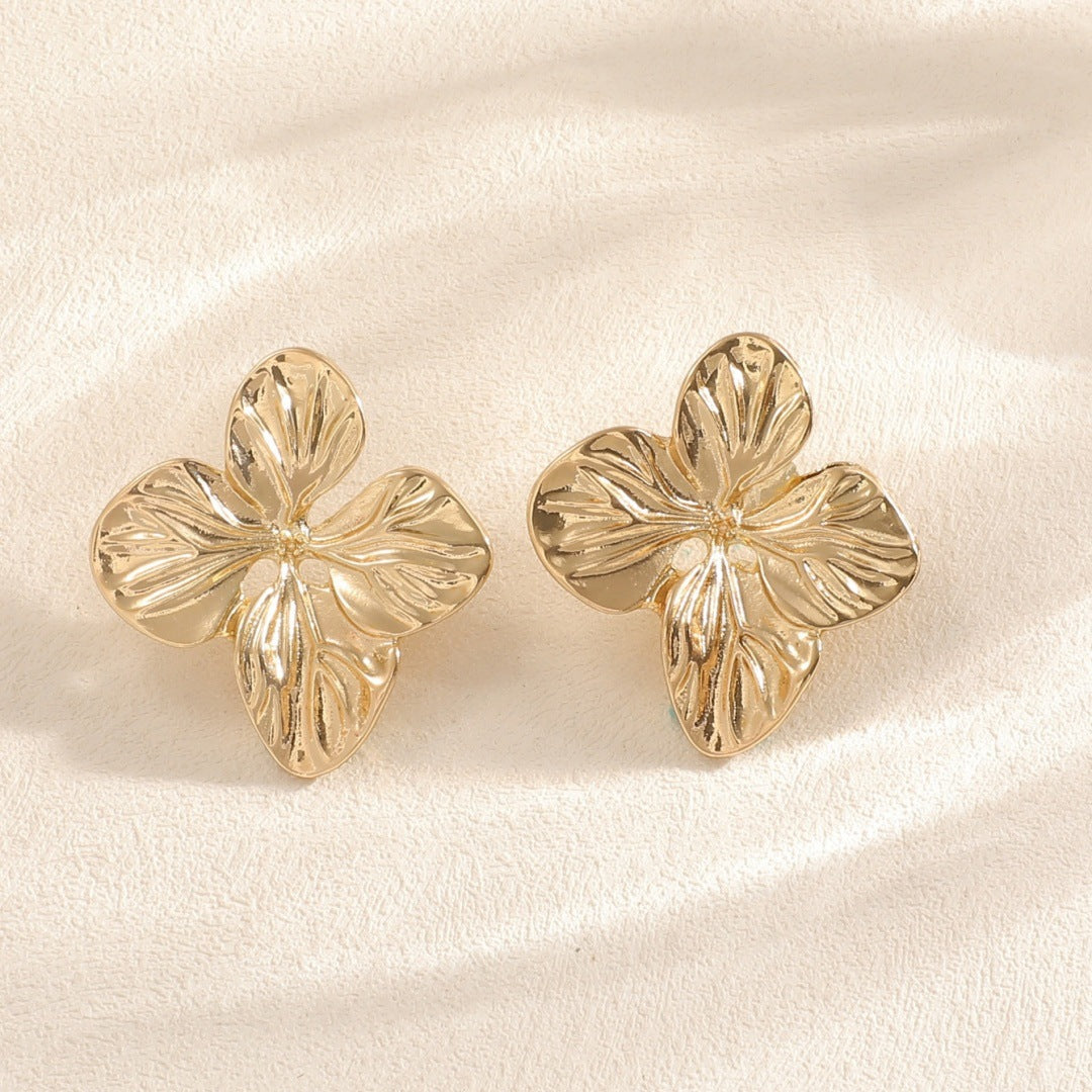 Women's earrings in floral leaf design Nin Boutique