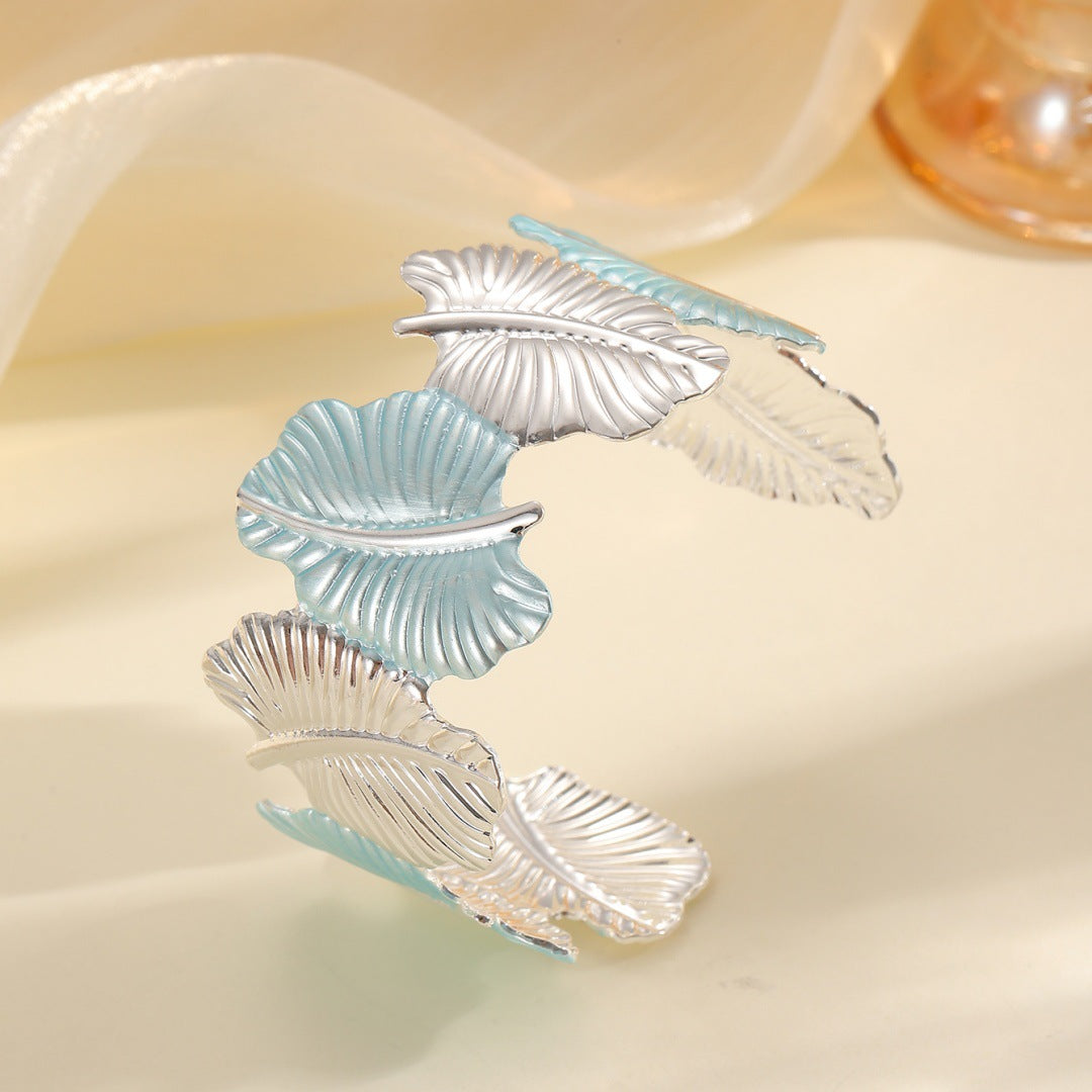 Women's bracelet with intricate leaf design Nin Boutique