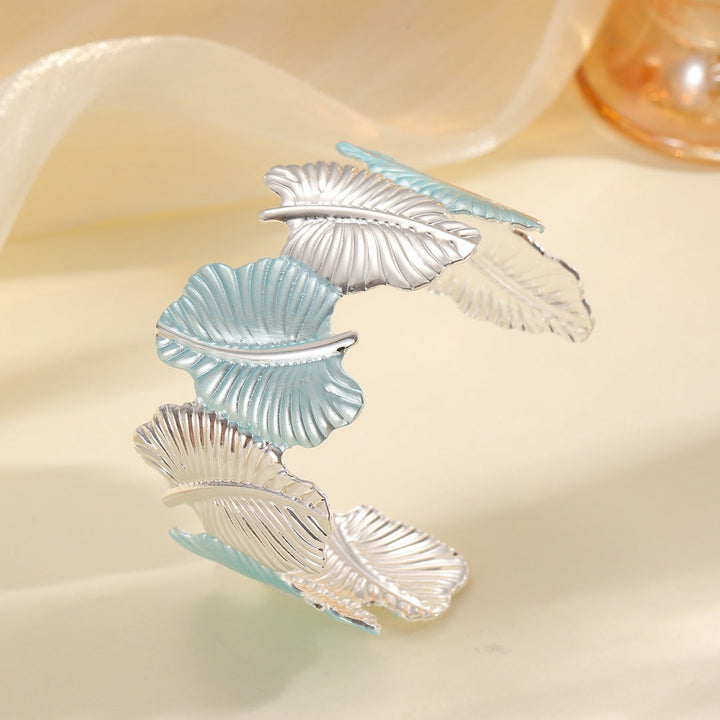 Women's bracelet with intricate leaf design Nin Boutique