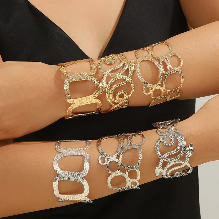 Women's Open Bangle with Artistic Snake Design Nin Boutique