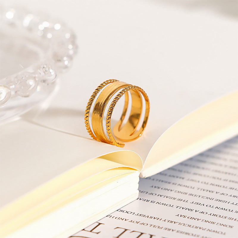Ladies Ring in elegant crocodile design Nin Boutique
