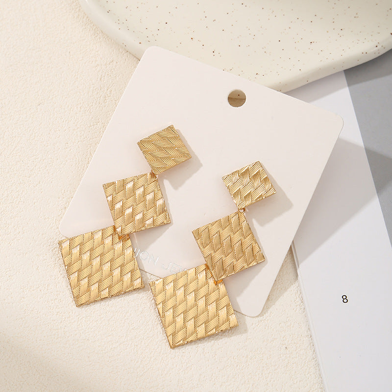 Ladies earrings in modern star design Nin Boutique