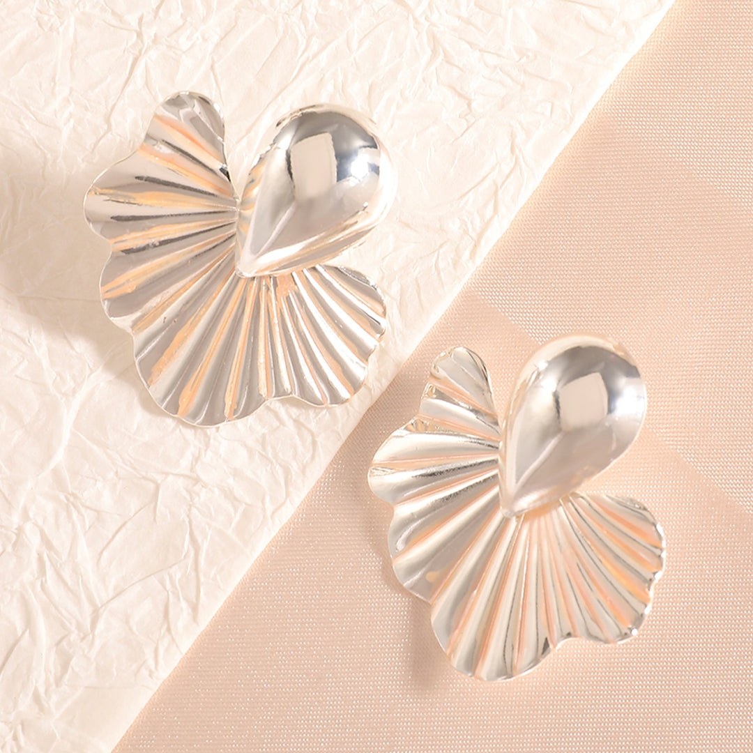 Women's earrings in elegant leaf design with intricate details Nin Boutique