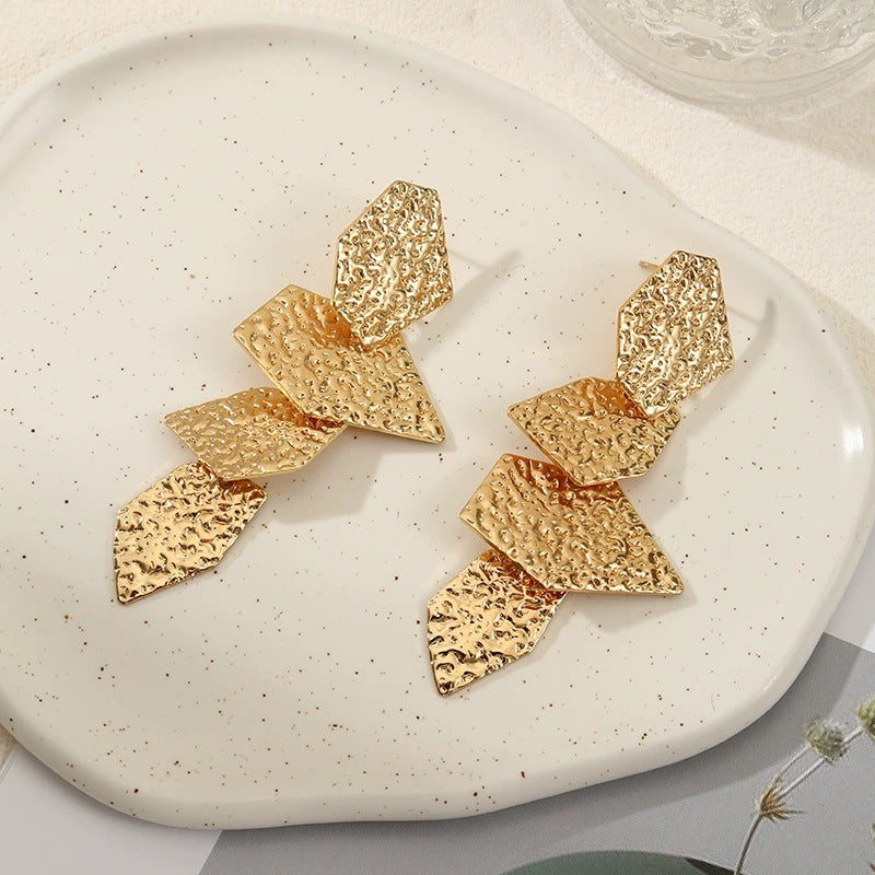 Women's earrings in modern geometric design Nin Boutique
