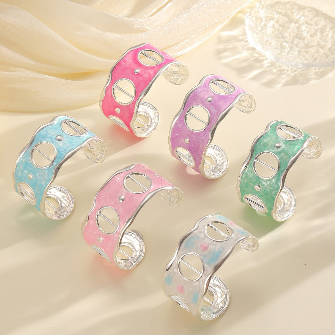 Ladies Open Bangle with Modern, Transparent Design Nin Boutique
