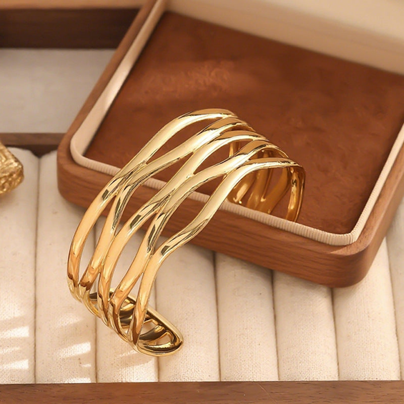 Women's Open Bangle with Elegant, Curved Design Nin Boutique 1784077121