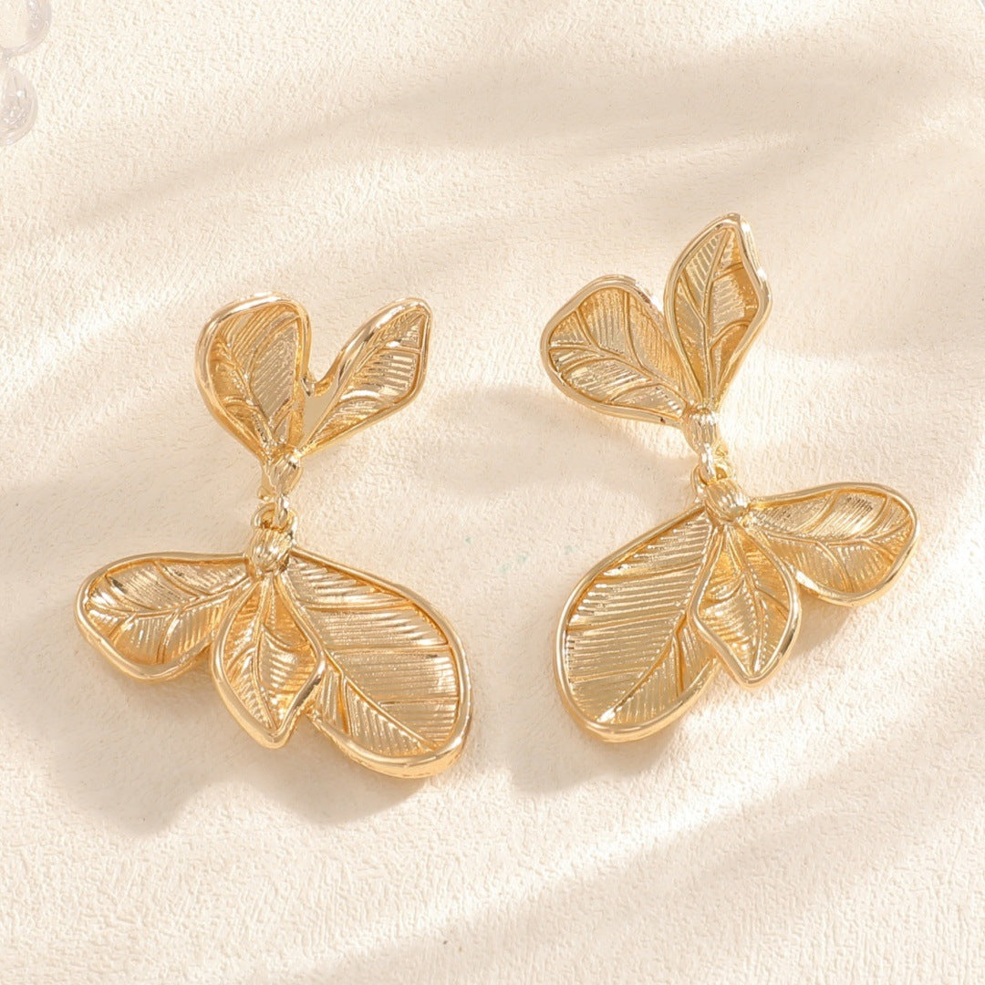 Ladies earrings in artistic leaf design Nin Boutique
