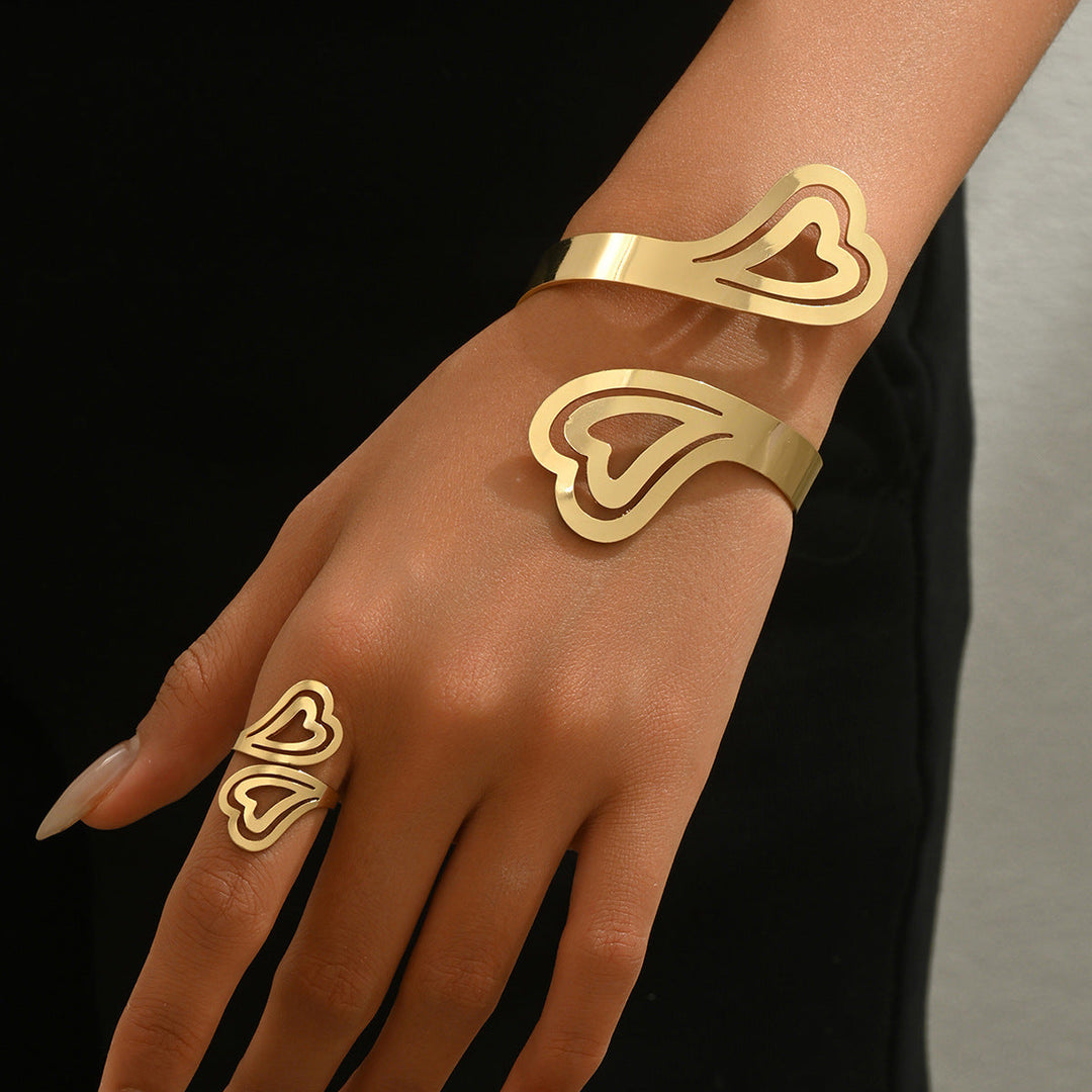 Ladies cuff bracelet and ring in artistic heart design Nin Boutique