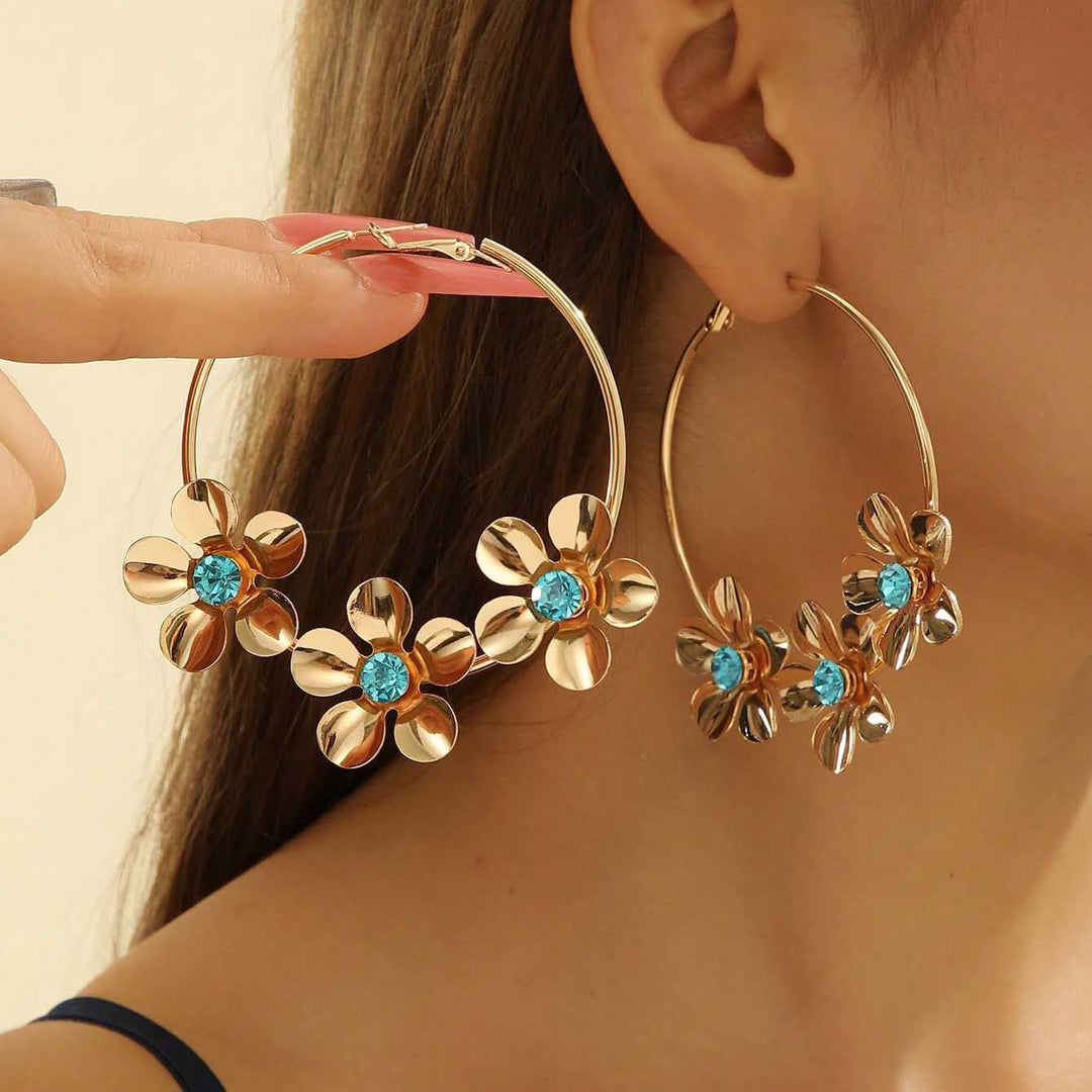 Women's earrings in luxurious floral pattern with pearl accents Nin Boutique