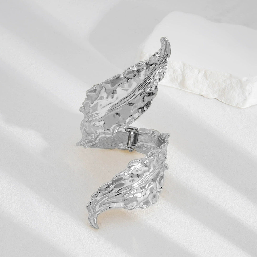 Ladies' bangle with elegant, curved design Nin Boutique