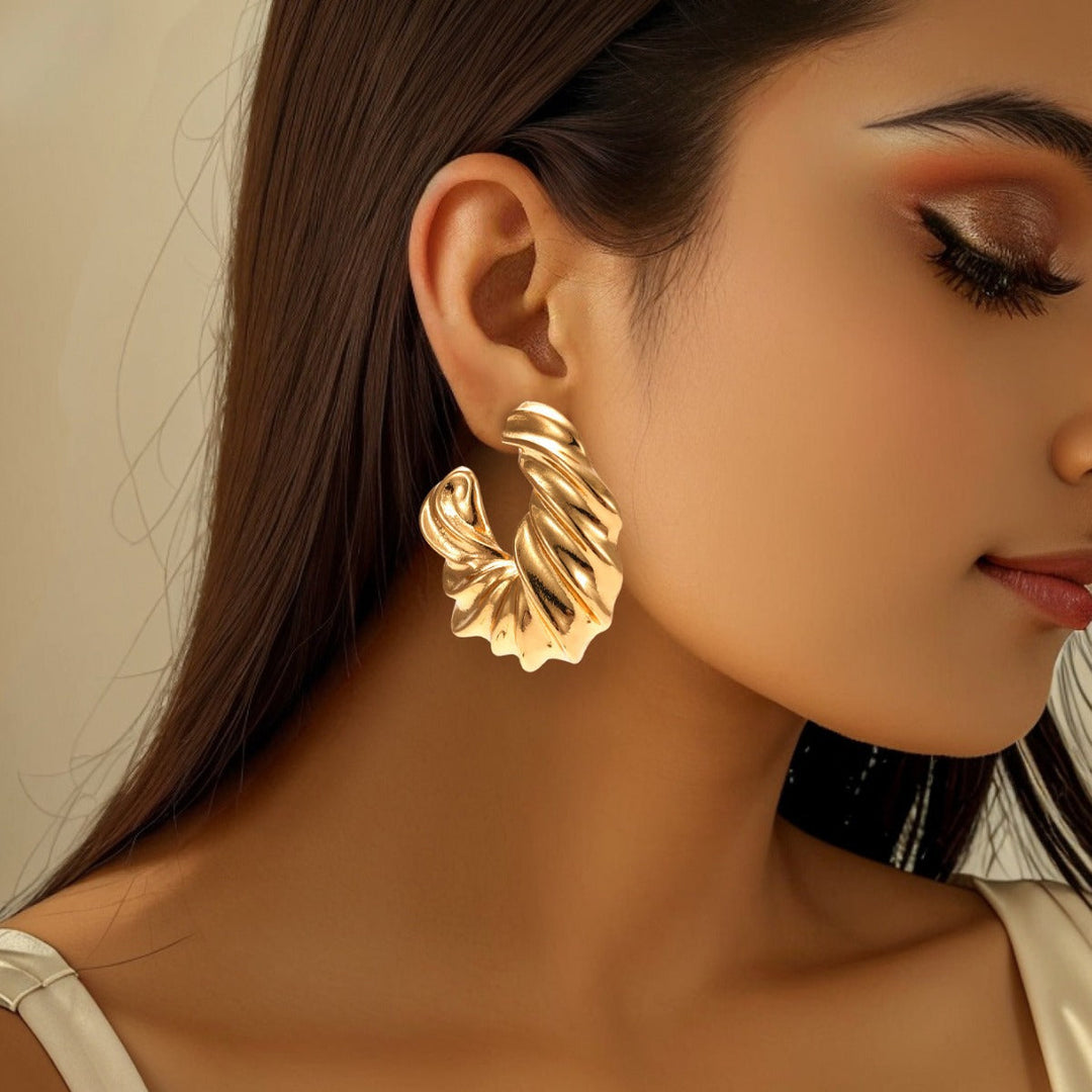 Women's earrings with stylish, twisted design Nin Boutique