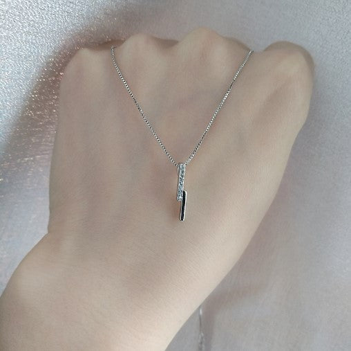 Women’s necklace with minimalist axis and sparkling detail Nin Boutique