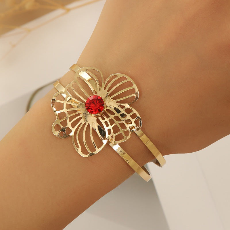 Women's Open Cuff Bracelet with Elegant Curved Design Nin Boutique