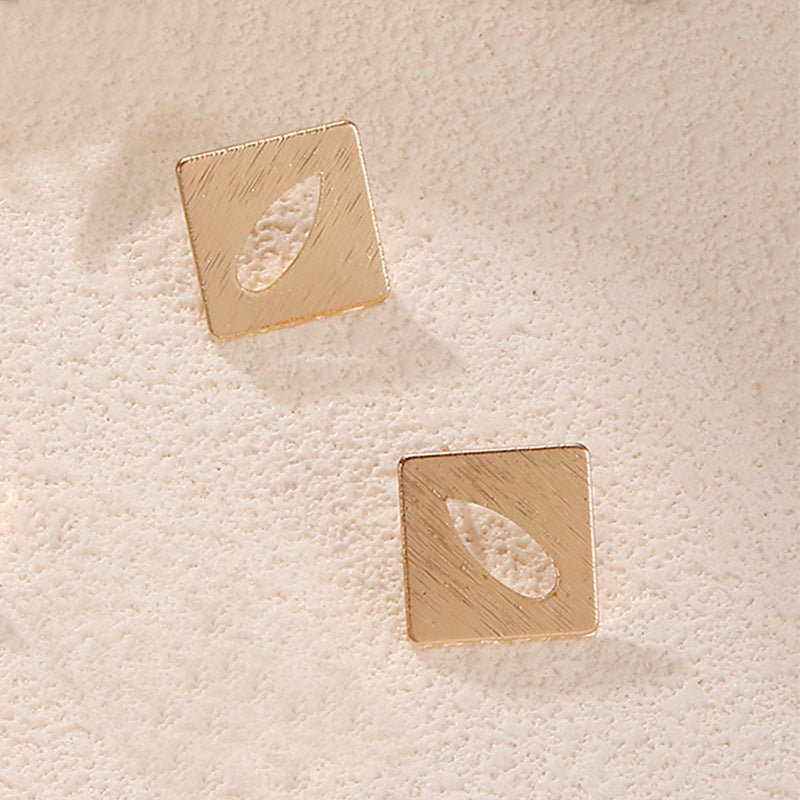 Women's earrings in intricate flower design Nin Boutique