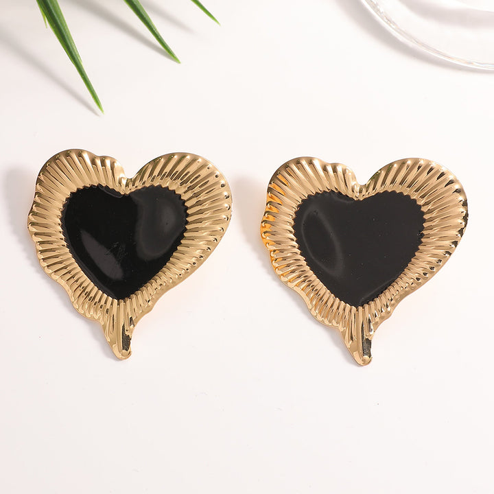 Ladies earrings in heart-shaped, glamorous design Nin Boutique
