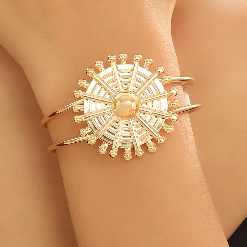 Women's Bracelet with Artistic Flower Design Nin Boutique