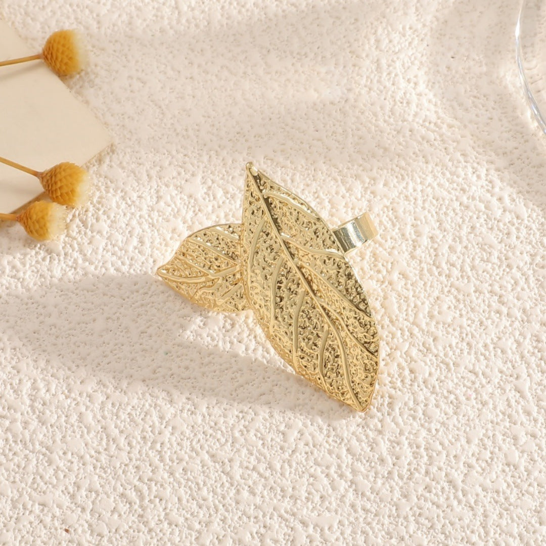Women's bracelet with intricate leaf design Nin Boutique