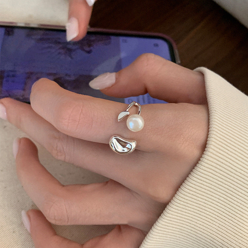 Women's ring with organic design and fine pearl Nin Boutique