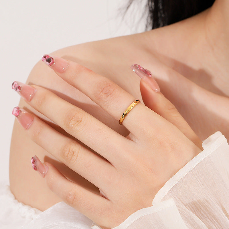 Women's stylish ring with faceted design Nin Boutique