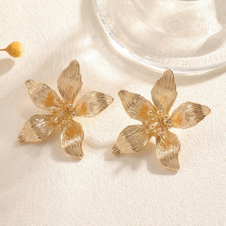 Ladies earrings in artistic flower design Nin Boutique