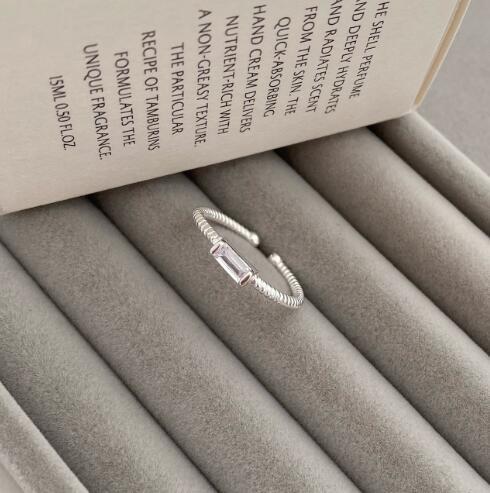 Women's ring with unique twisted design and sparkling stone Nin Boutique
