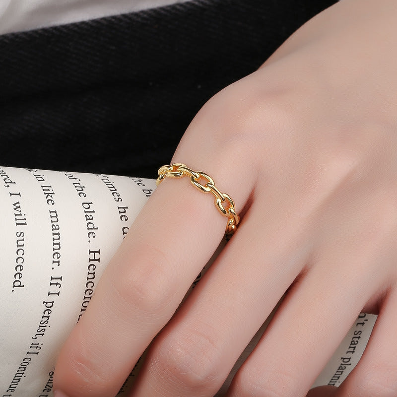 Women's ring with modern chain links Nin Boutique