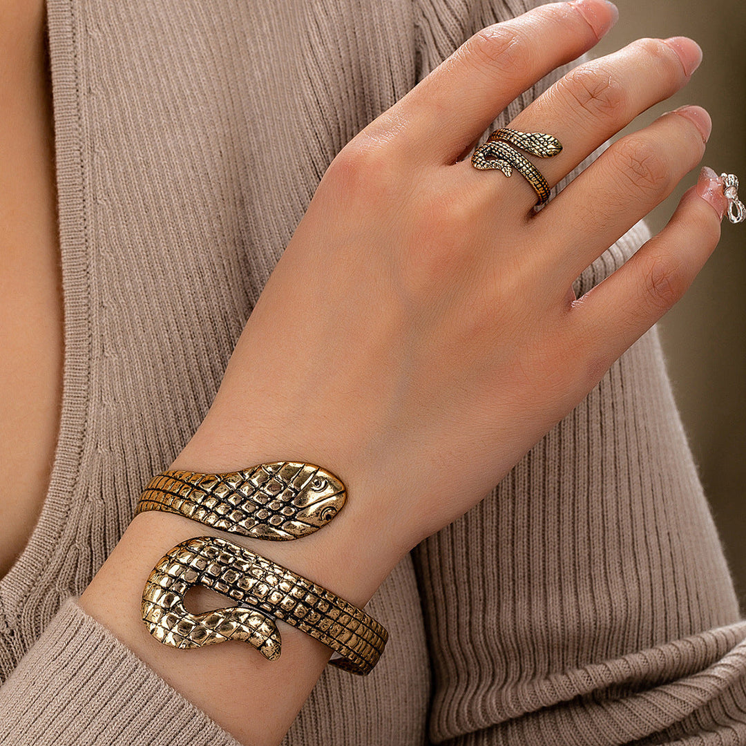 Ladies bracelet and ring in elegant snake design Nin Boutique