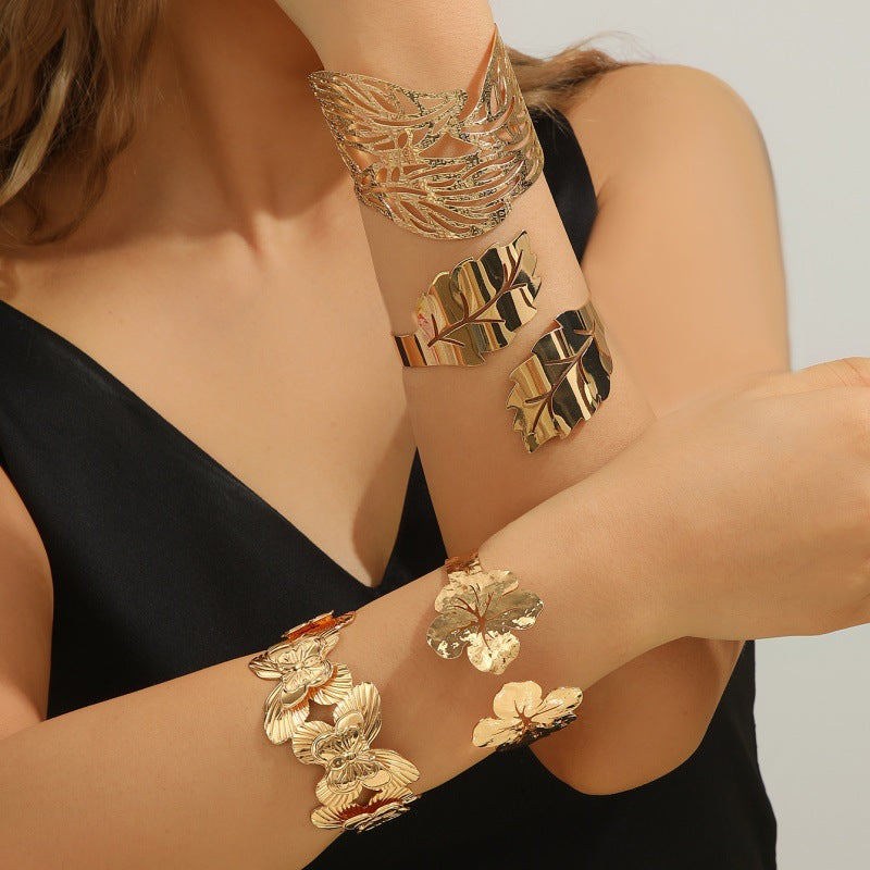 Women's cuff in artistic flower pattern Nin Boutique