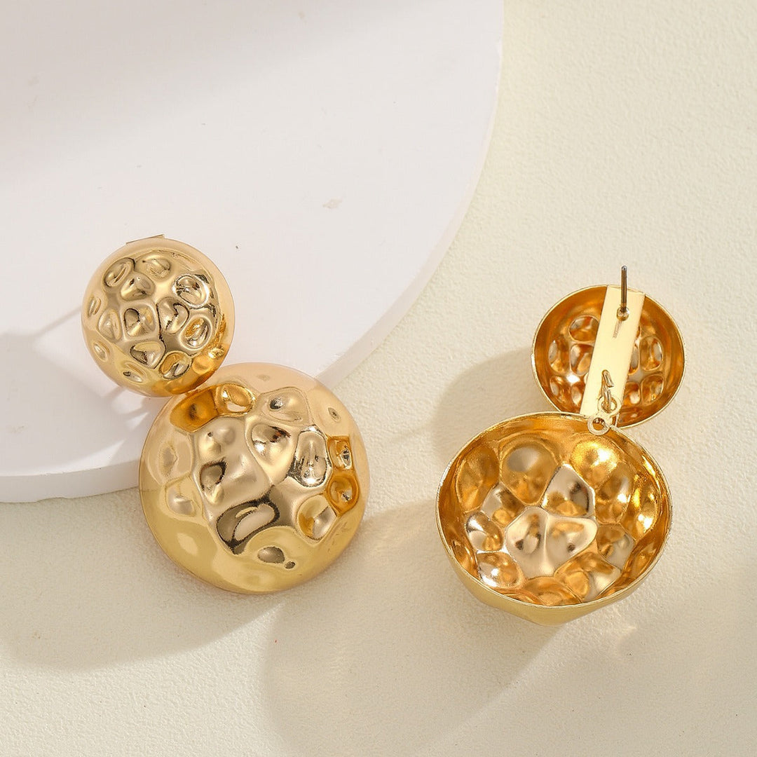 Women earrings in modern sculptural design Nin Boutique