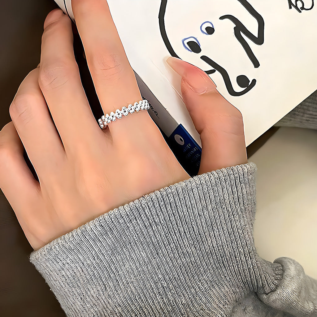 Women’s ring with playful pearl pattern Nin Boutique
