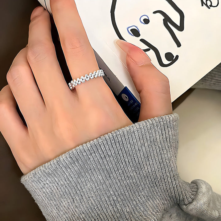 Women's ring with structured ball design Nin Boutique