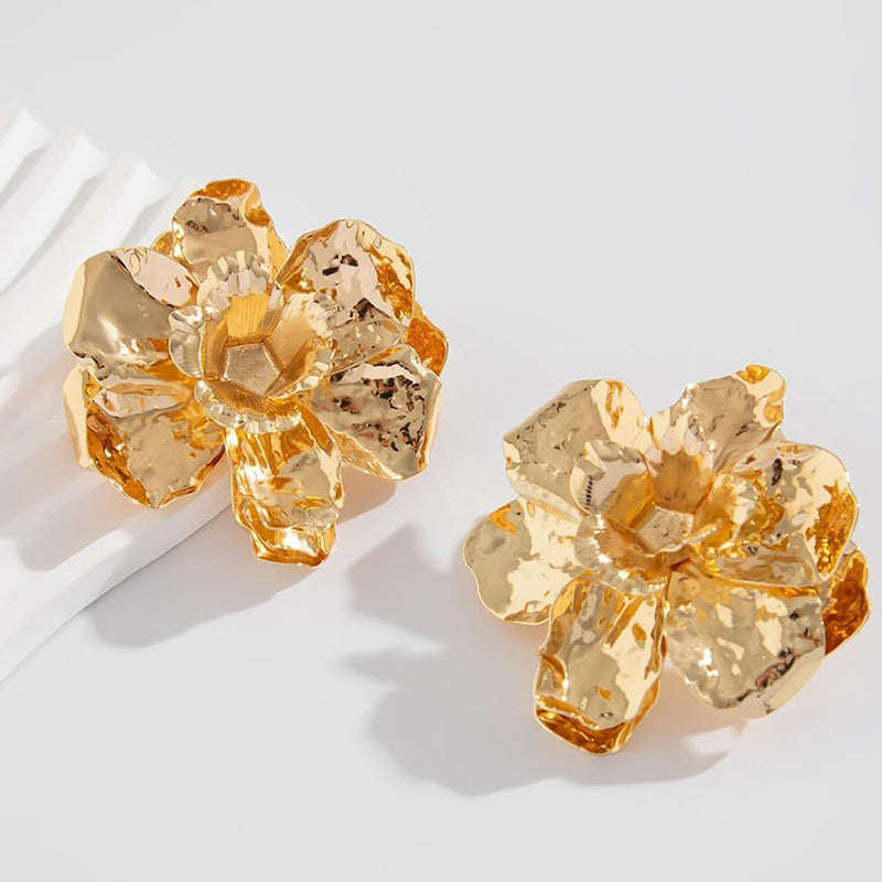 Ladies earrings in artistic flower design Nin Boutique
