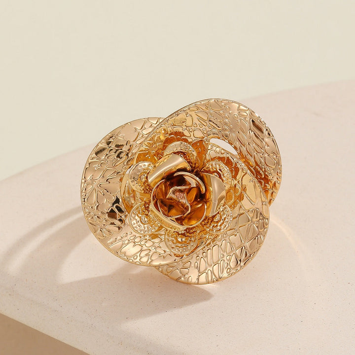 Ladies ring with elaborate rose design Nin Boutique