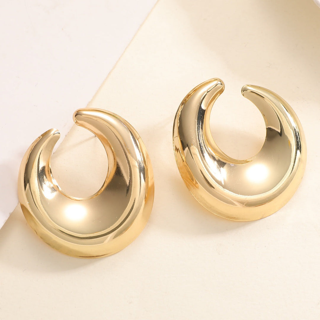 Ladies earrings with elegant curved design Nin Boutique