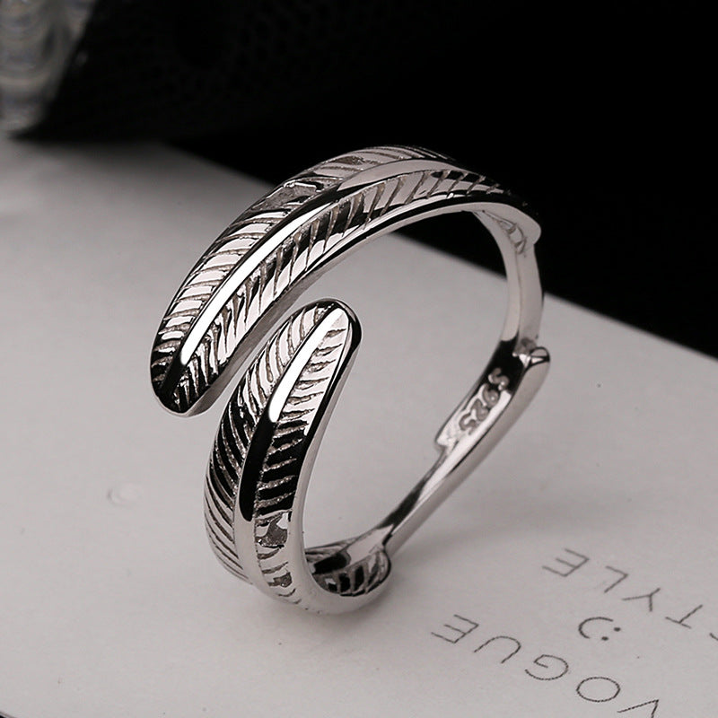 Women's ring with delicate leaf design Nin Boutique