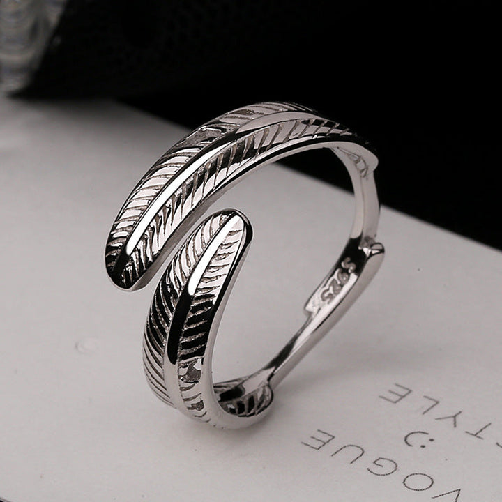 Women's ring with delicate leaf design Nin Boutique