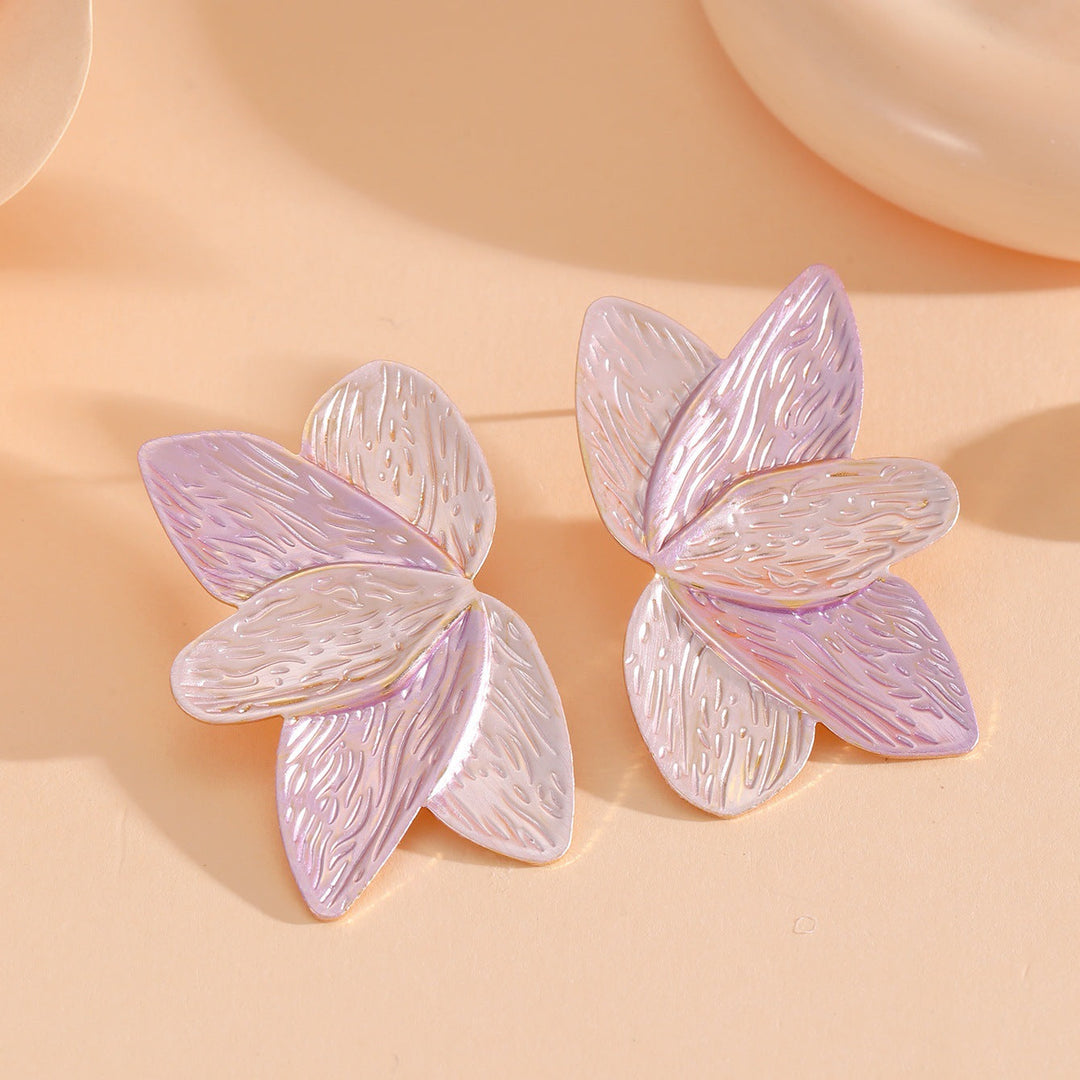 Ladies earrings with floral leaf motifs Nin Boutique