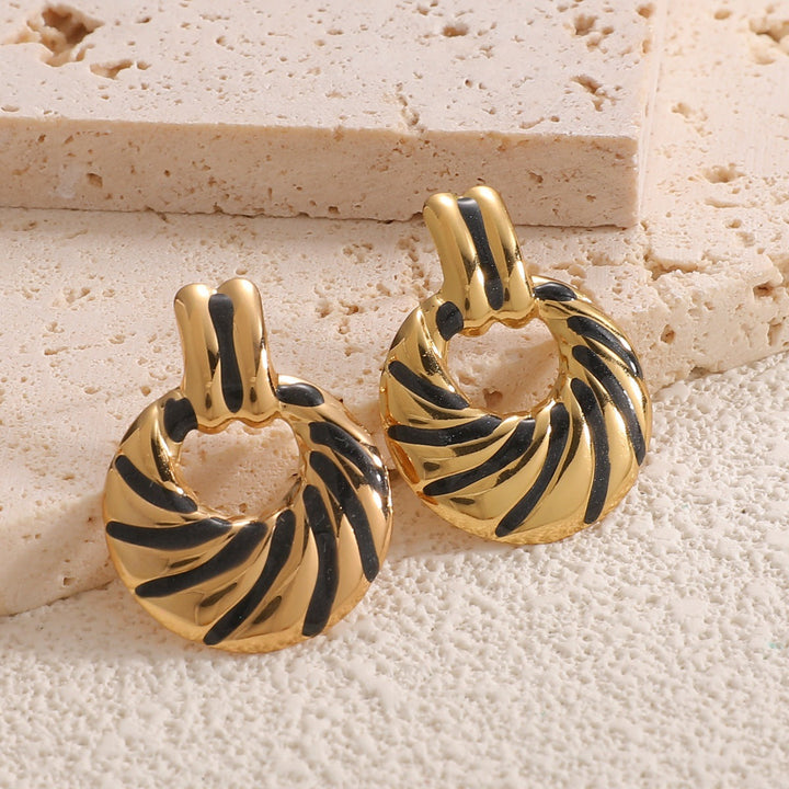Women's earrings with elegant, sculptural design Nin Boutique