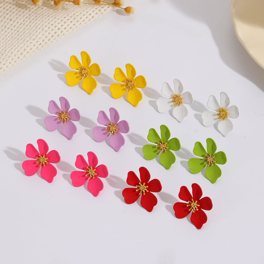 Women's earrings in floral design with shiny golden accent Nin Boutique