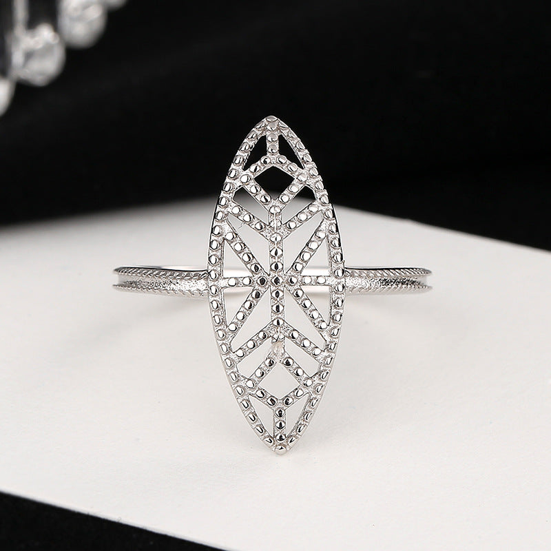 Women’s ring with exquisite leaf shape and delicate structure Nin Boutique