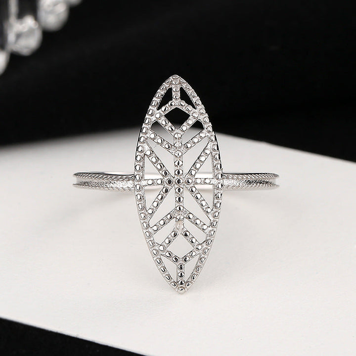 Women’s ring with exquisite leaf shape and delicate structure Nin Boutique