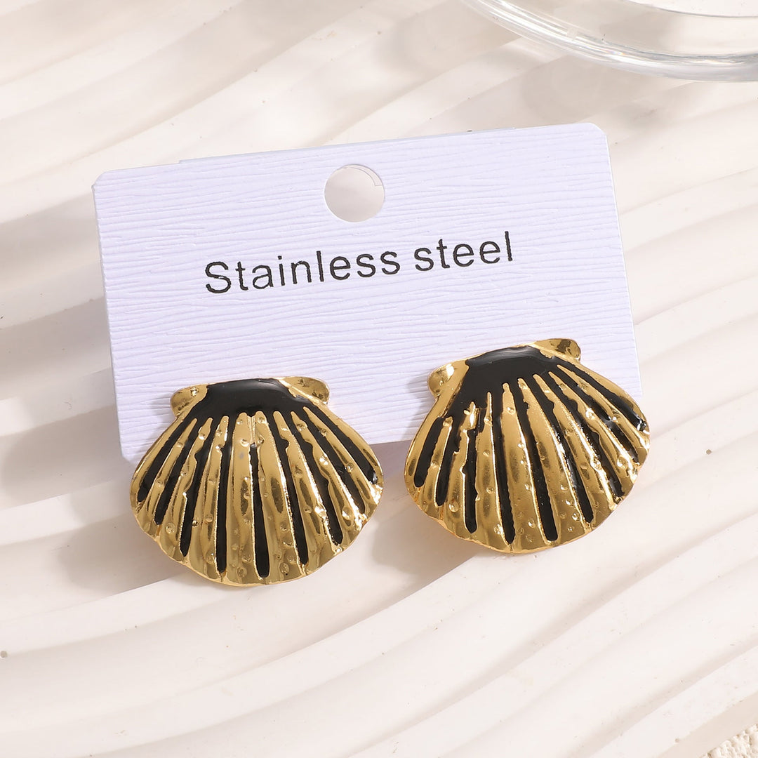 Ladies earrings in exclusive shell design Nin Boutique