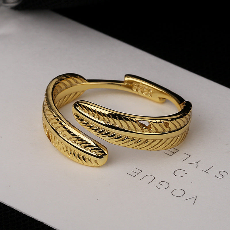 Women's ring with delicate leaf design Nin Boutique