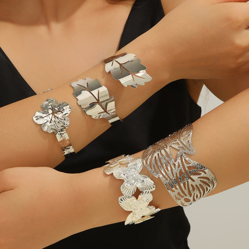 Women's cuff in artistic flower pattern Nin Boutique